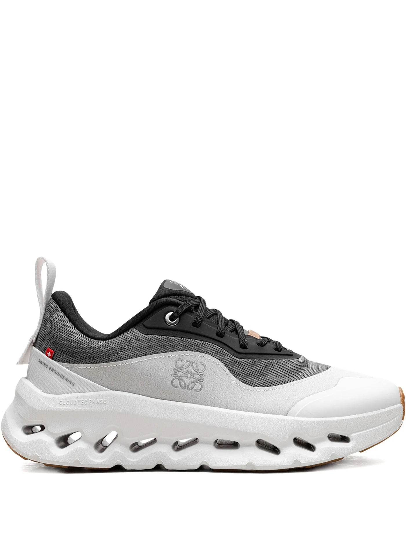 Baskets Loewe on Cloud Noir Blanc