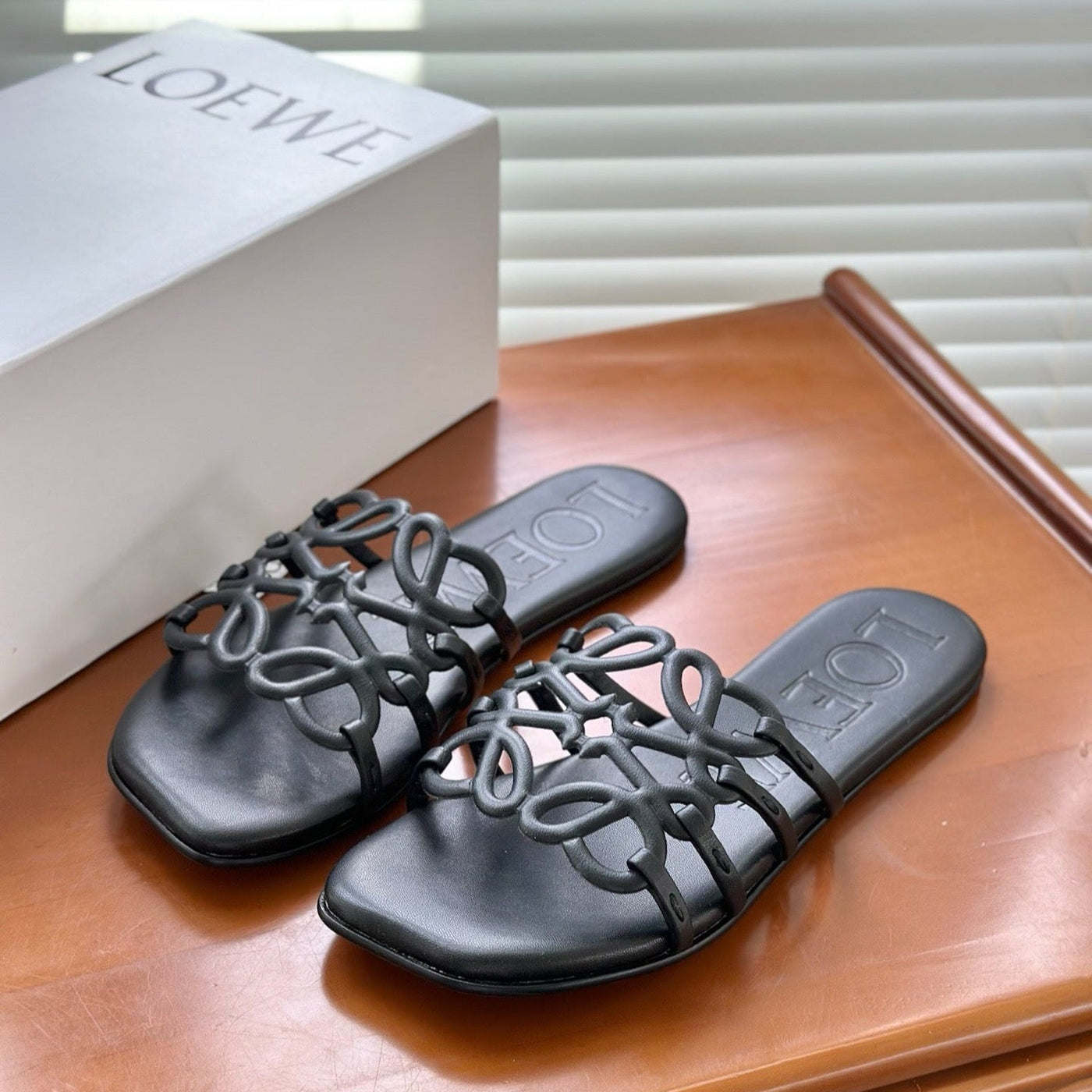 Sandales Loewe Petal Anagram Noir — vue 10