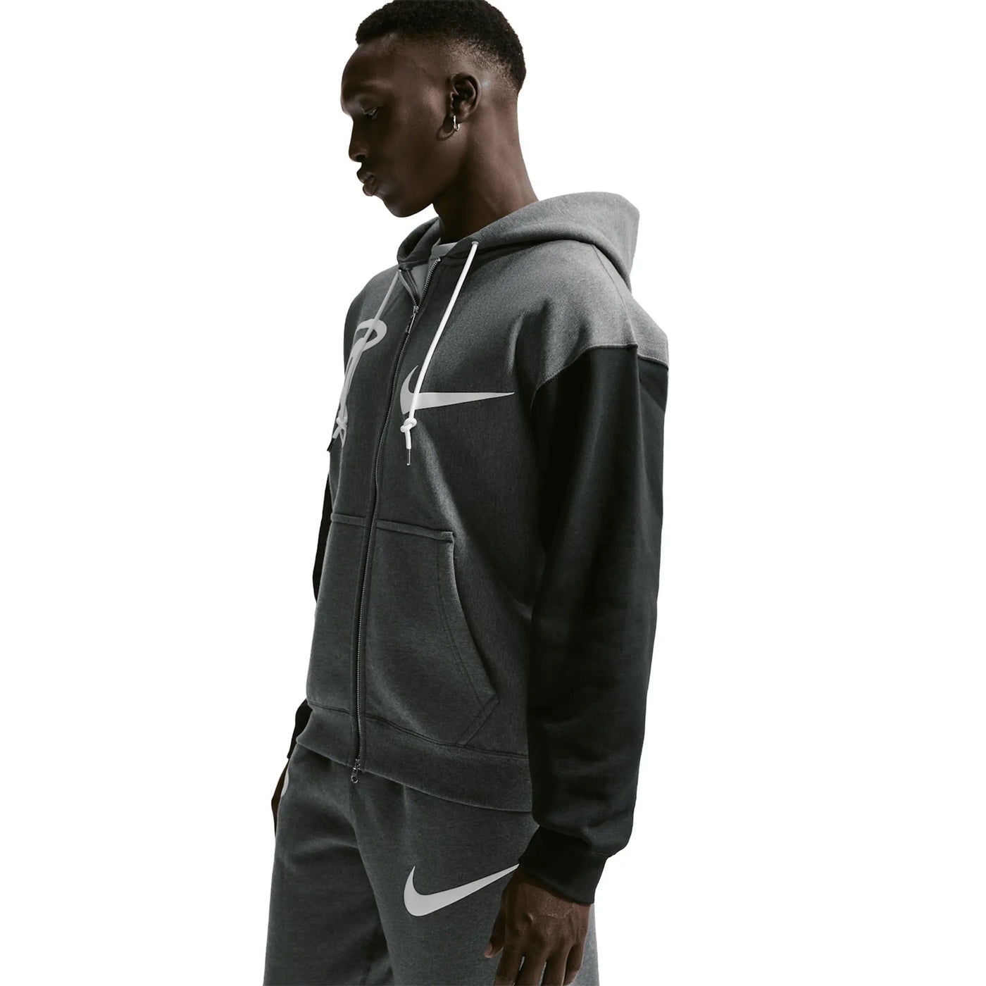Hoodie Nike Solo Swoosh × Syna World × Central Cee Fleece Gris Zip-up — vue 3