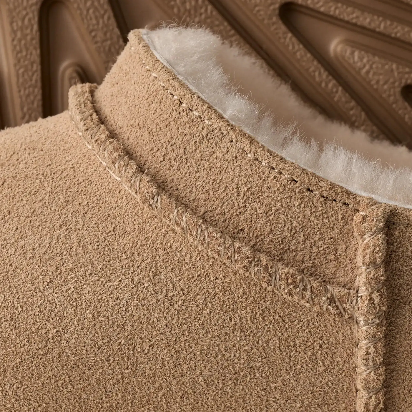 Chaussons UGG Classic Micro Beige Slippers — vue 4