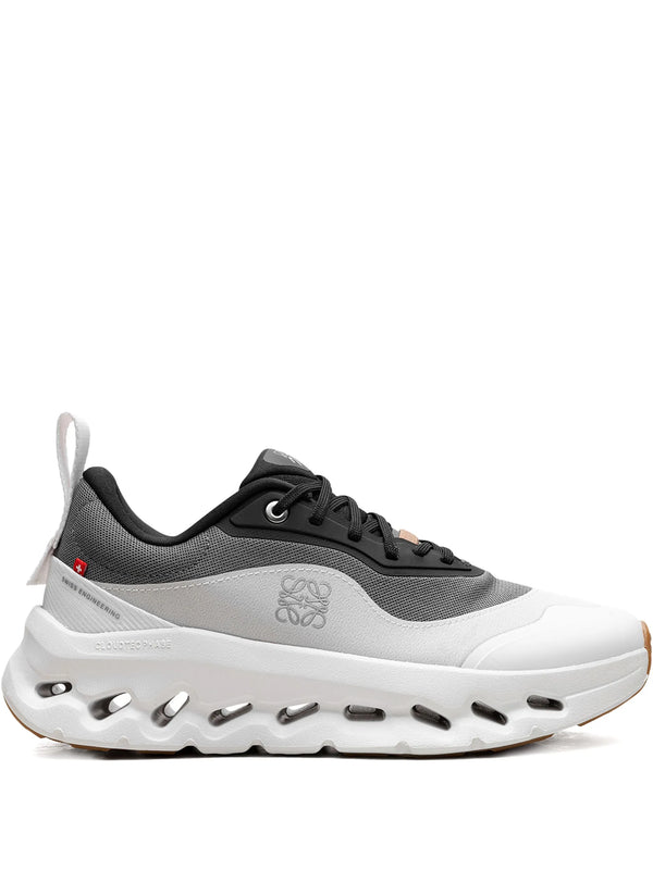 Baskets Loewe on Cloud Noir Blanc