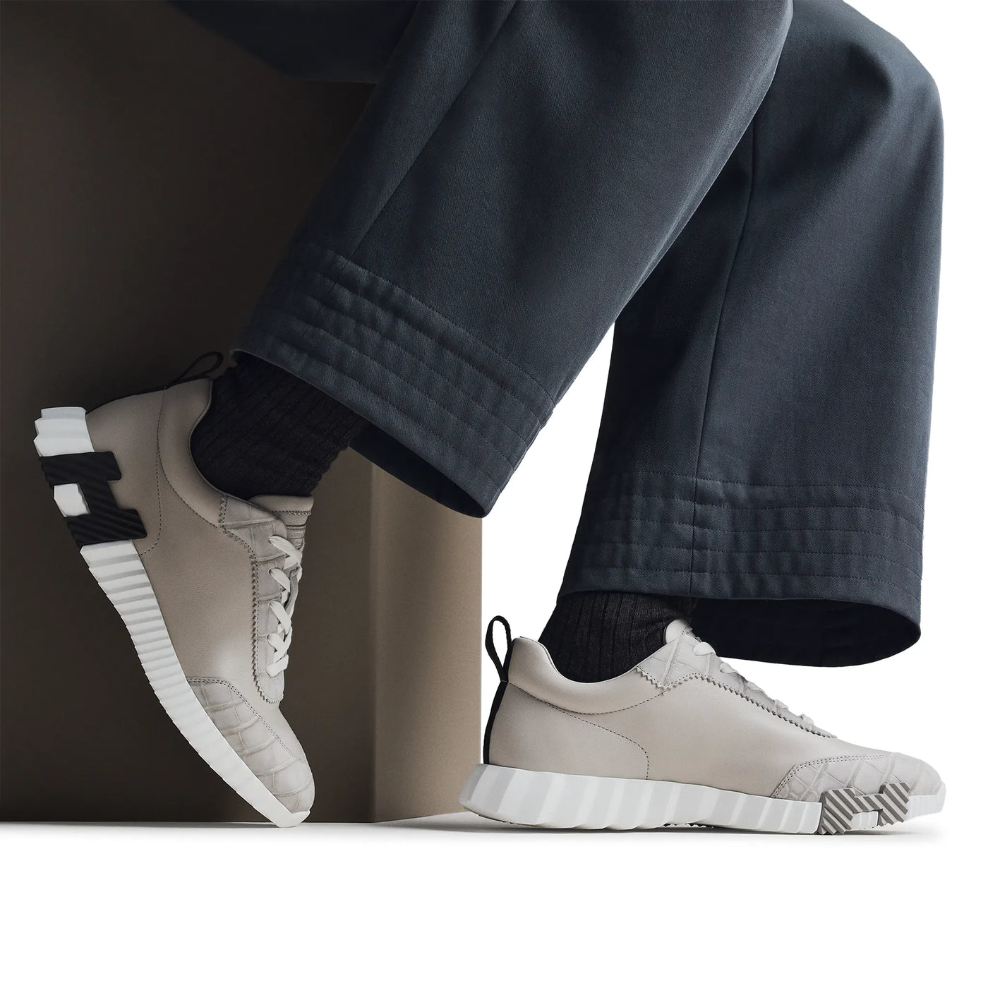 Baskets Hermès Bouncing Calf Crocodile Gris Quartz — vue 6