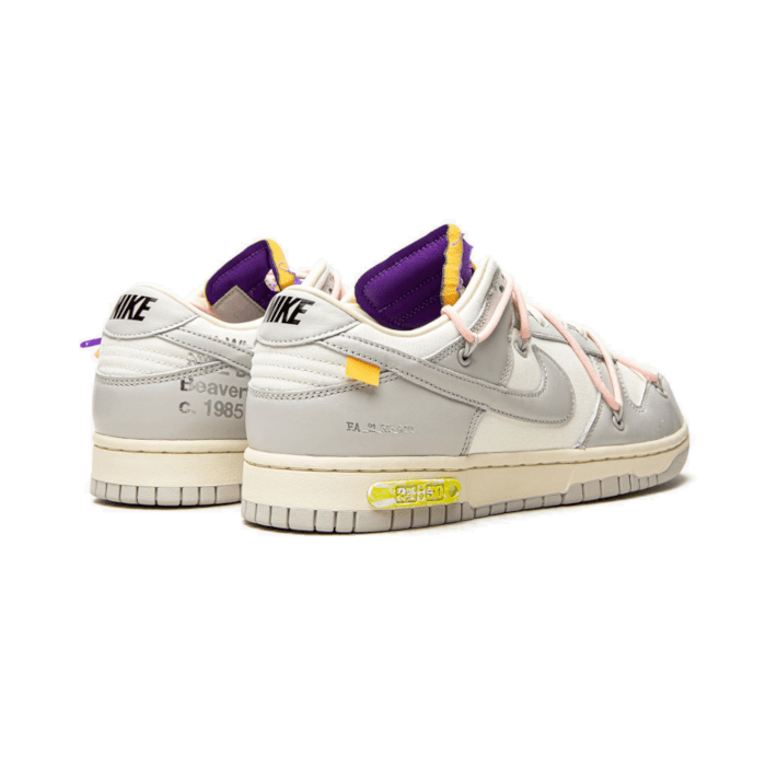 Baskets Off-White Nike Dunk Low "The 50" Lot 24 — vue 3