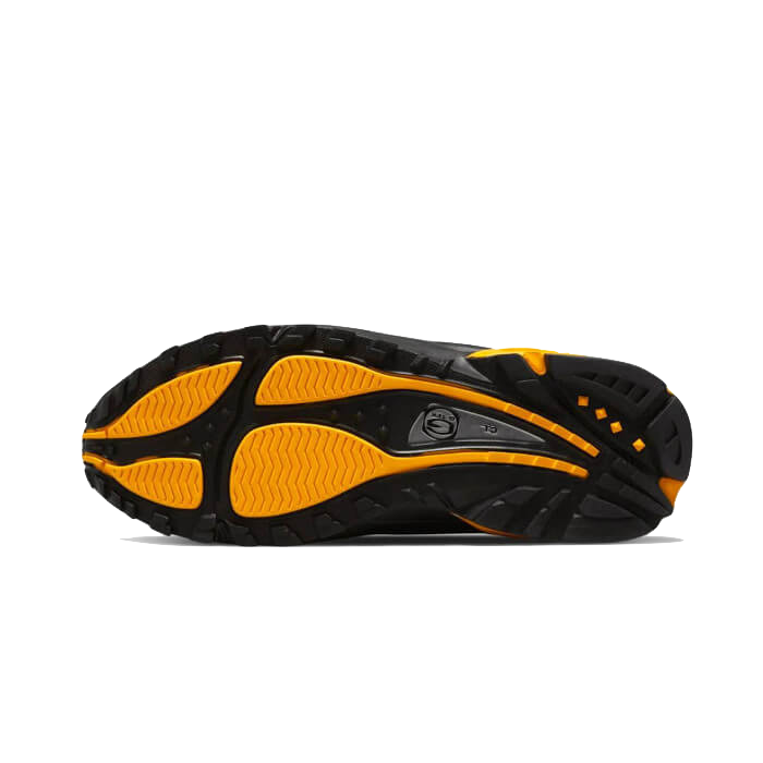 Baskets Nike NOCTA Air Terra Noir Or Université — vue 3
