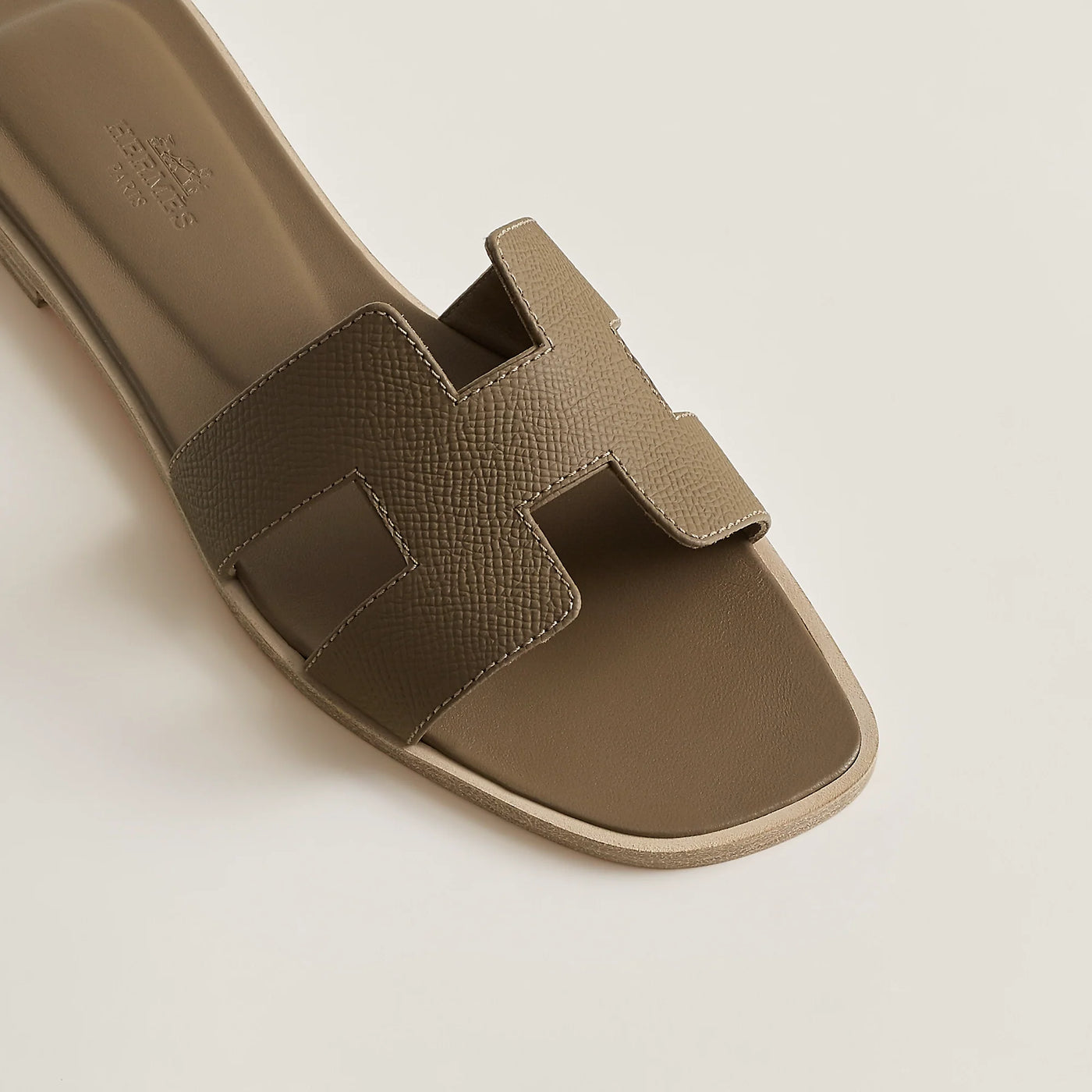 Sandales Hermès Oran Cuir de Veau Étoupe — vue 3