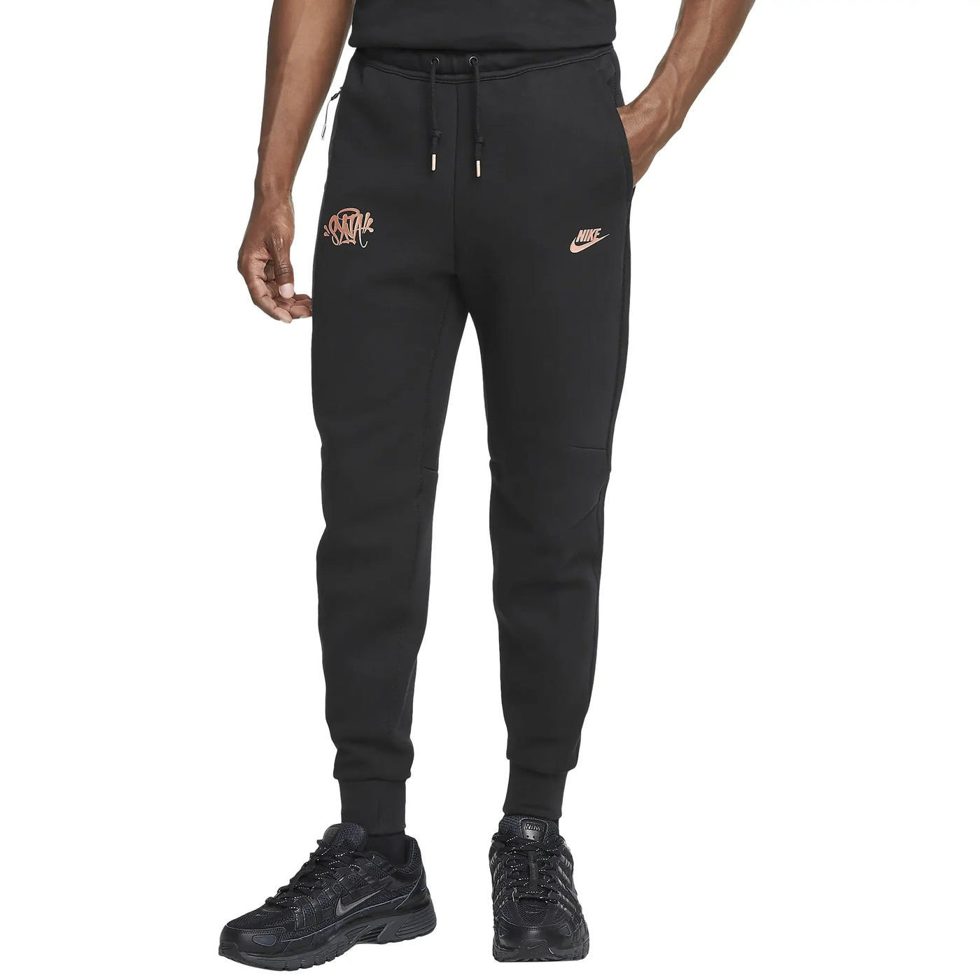 Jogging Nike Syna World × Central Cee Tech Fleece Noir Sweatpants — vue 2